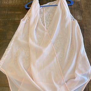 Flowy 3x lace back top